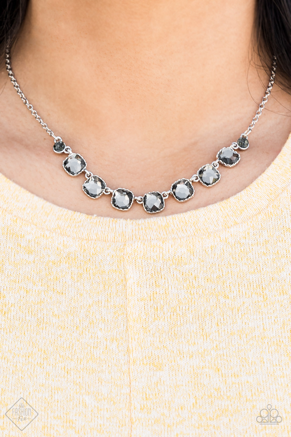 Deluxe Luxe - Paparazzi necklace