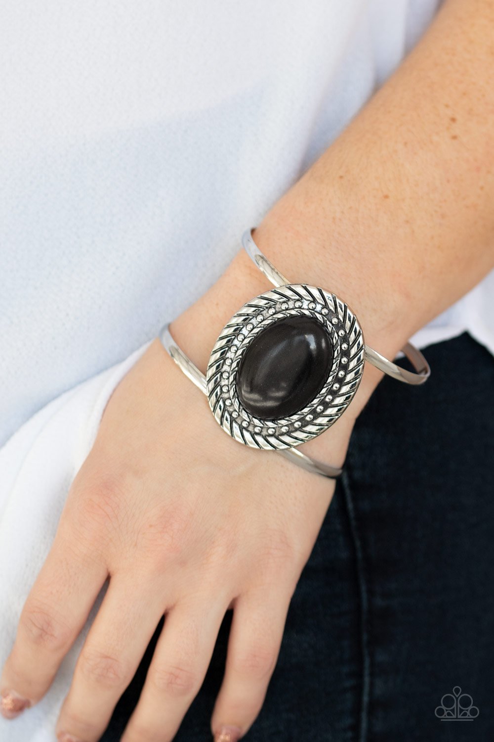 Desert Aura-black-Paparazzi bracelet