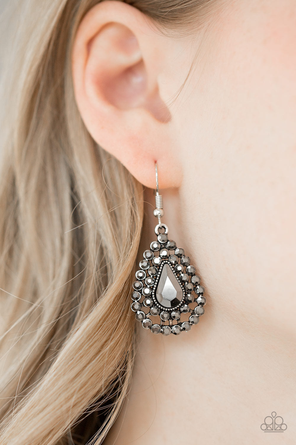 Diamond Dazzle - silver - Paparazzi earrings