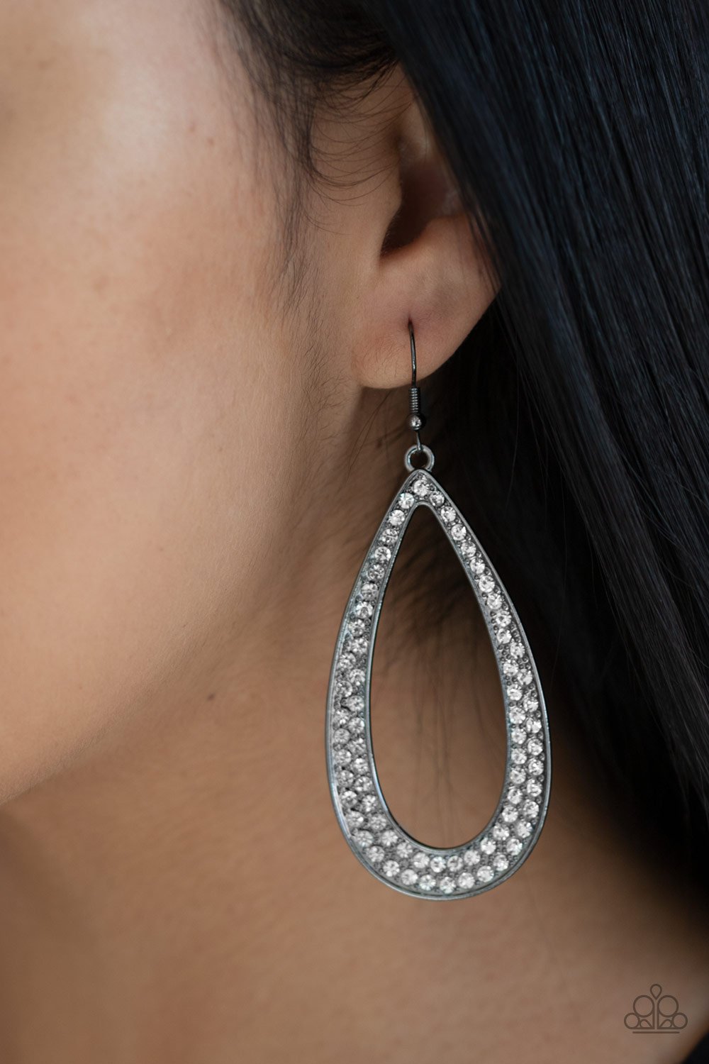 Diamond Distraction - black - Paparazzi earrings