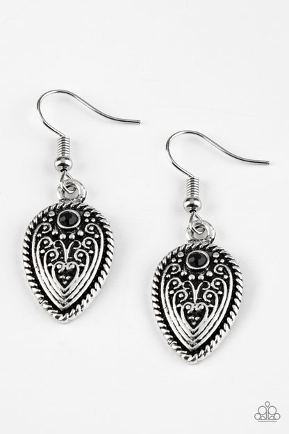 Distance Pasture - black - Paparazzi earrings