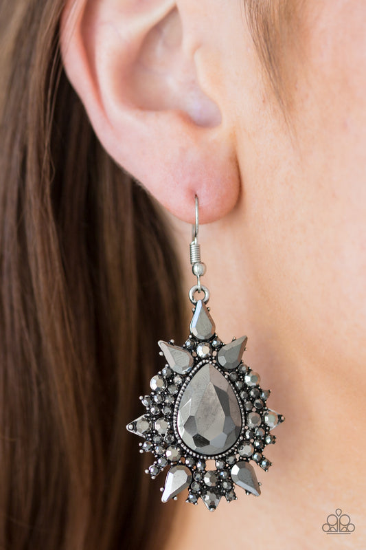 Diva Decor - silver - Paparazzi earrings