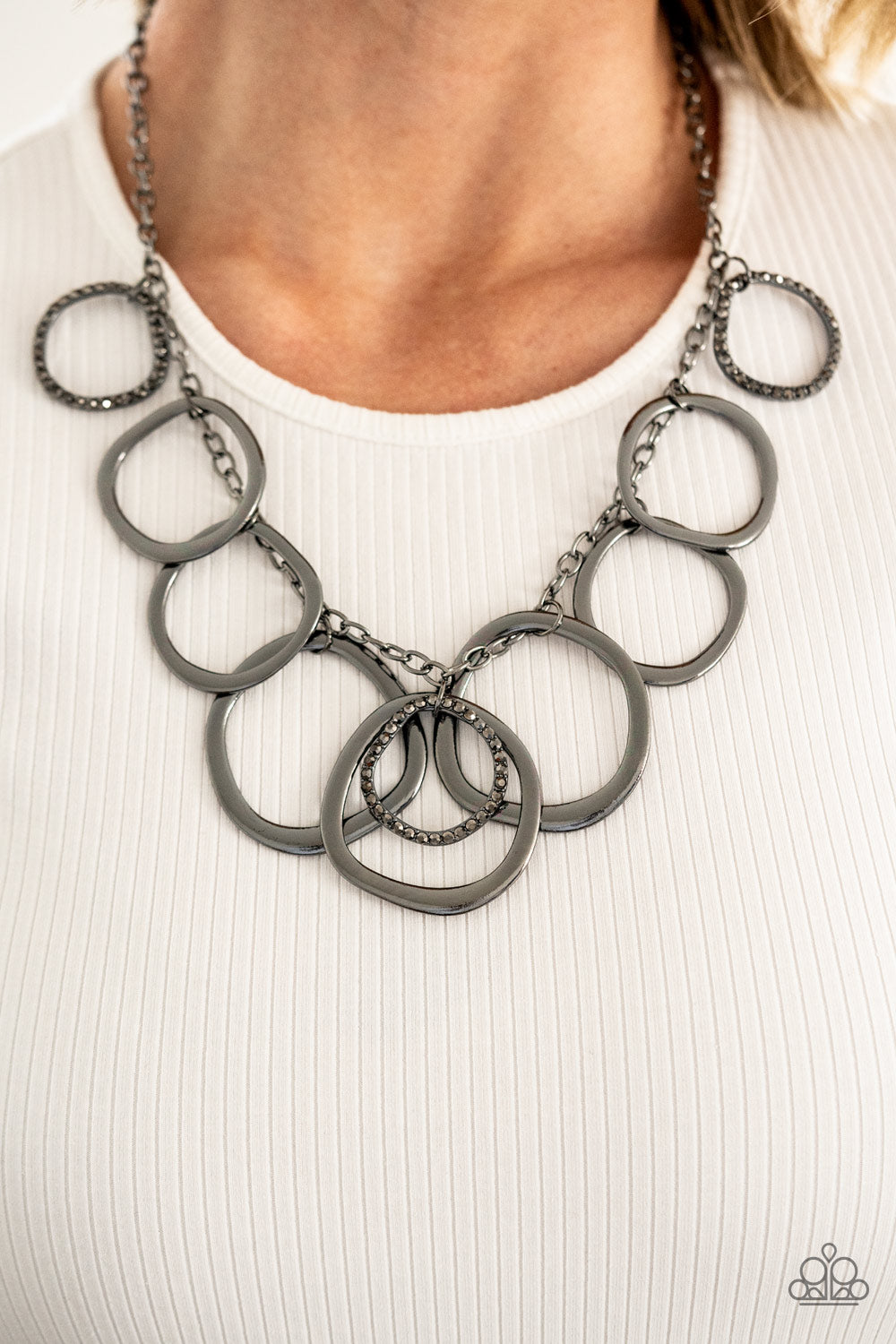 Dizzy With Desire - black - Paparazzi necklace