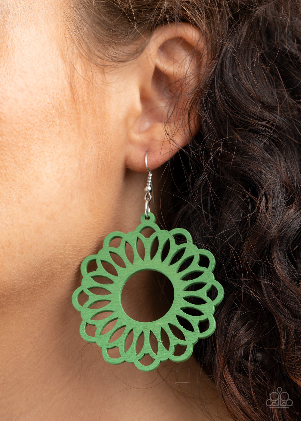 Dominican Daisy - green - Paparazzi earrings