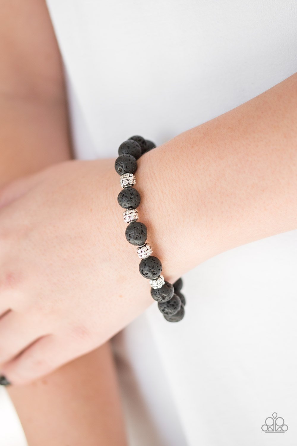 Down to Earth - black - Paparazzi bracelet