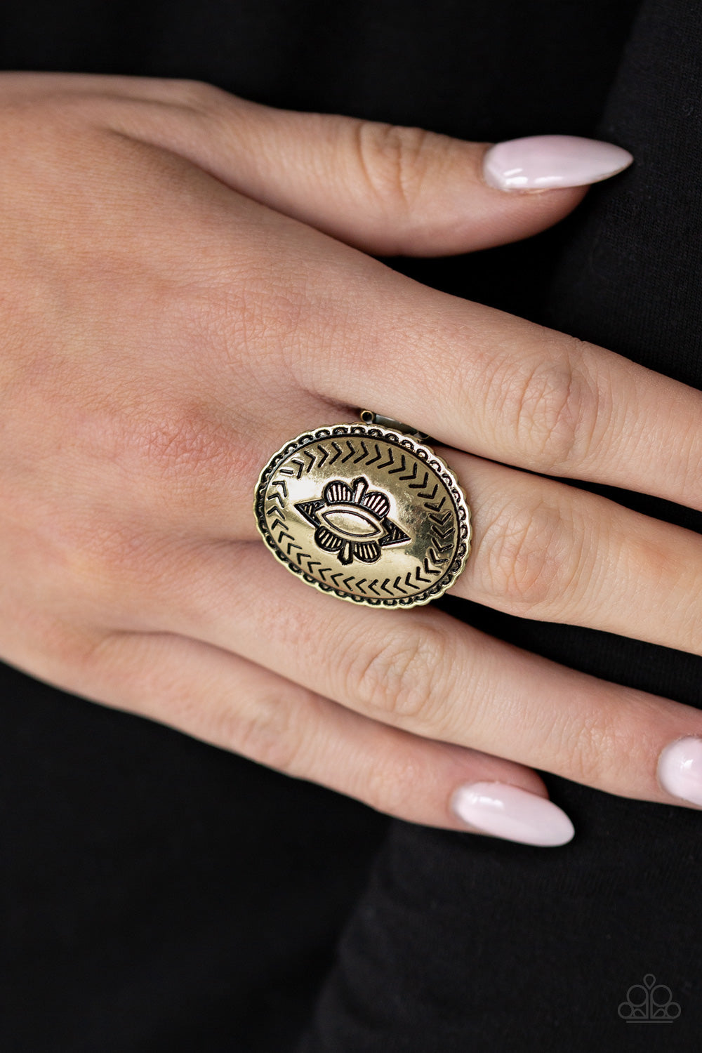 Down And Outback - brass - Paparazzi ring