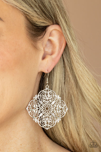 Dubai Detour - silver - Paparazzi earrings
