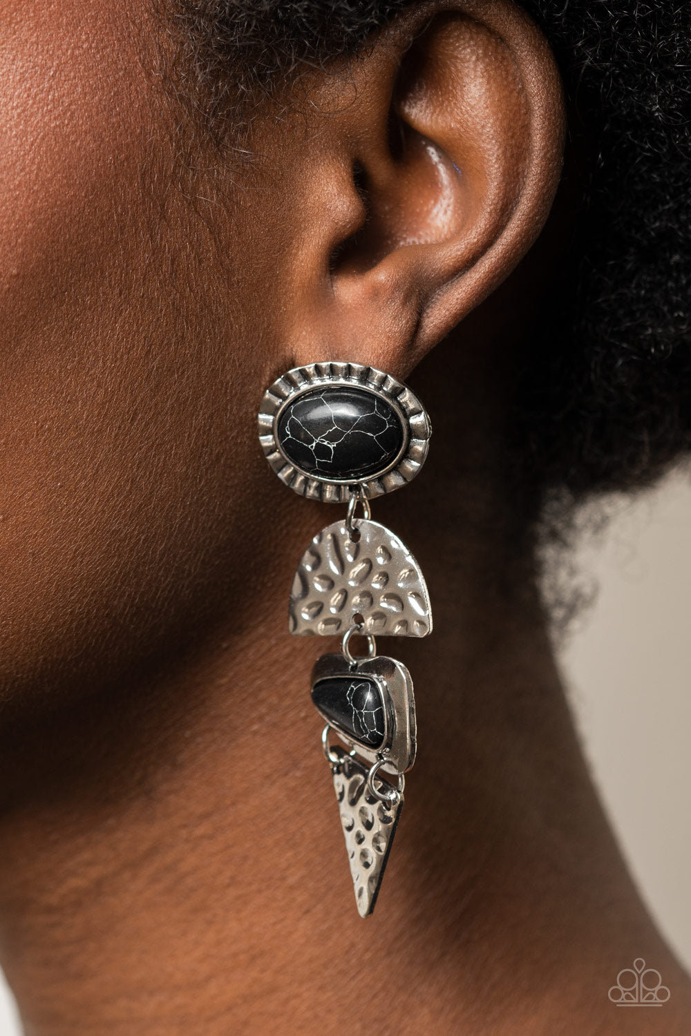 Earthy Extravagance - black - Paparazzi earrings
