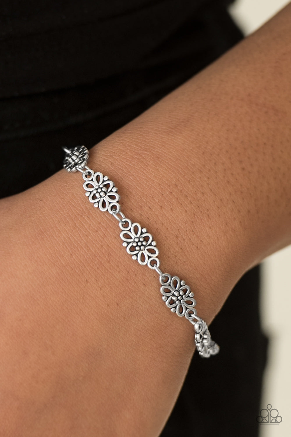 Easy Daisy - silver - Paparazzi bracelet