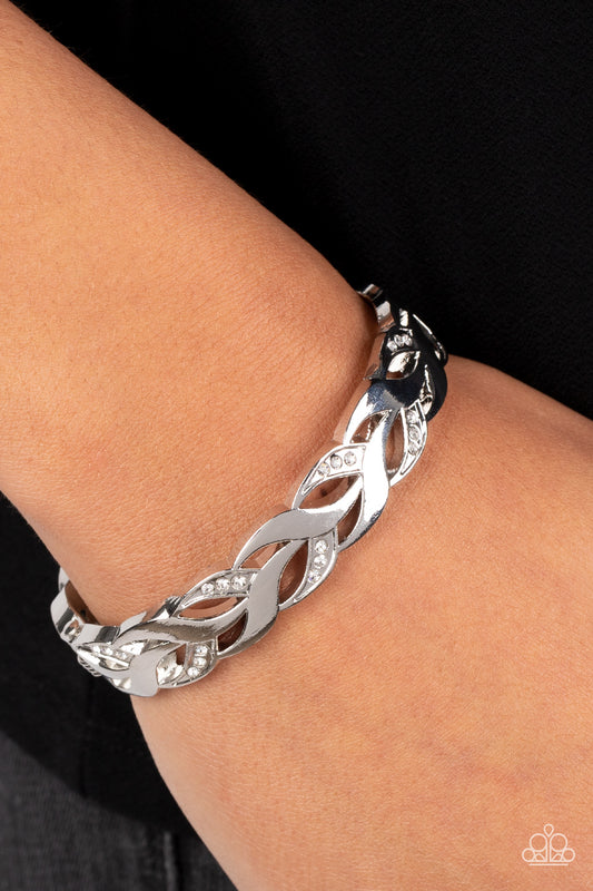 Editor-in-LEAF - white - Paparazzi bracelet