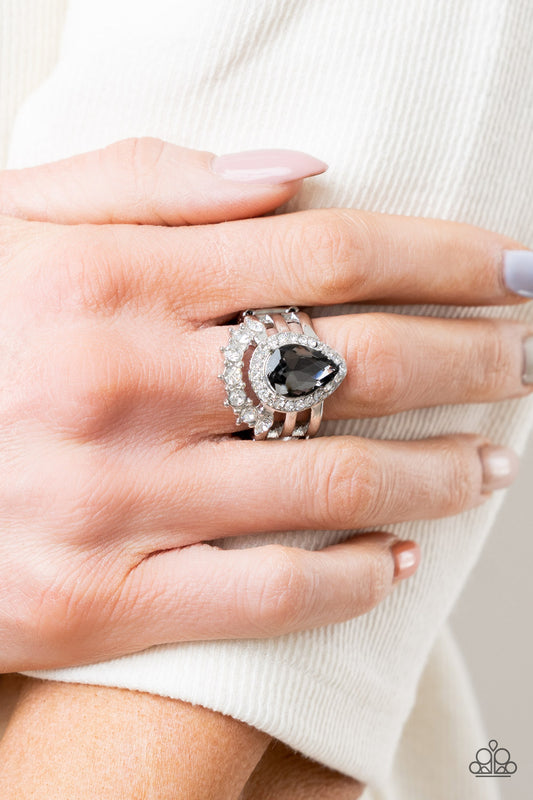 Elegantly Cosmopolitan - silver - Paparazzi ring