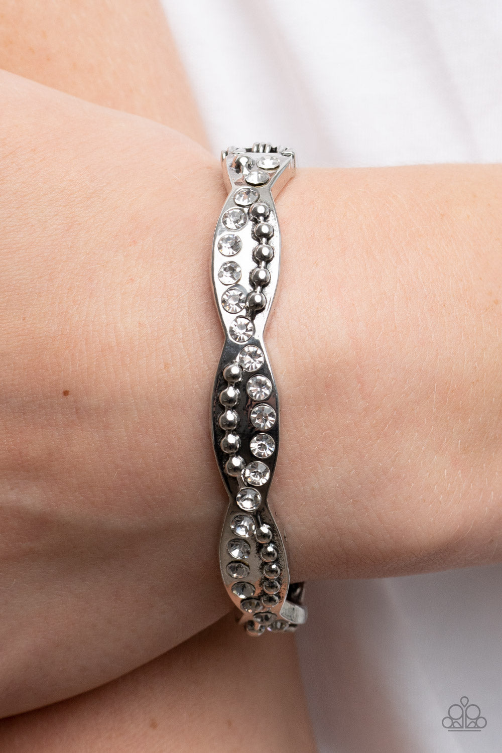 Empire Envy - white - Paparazzi bracelet