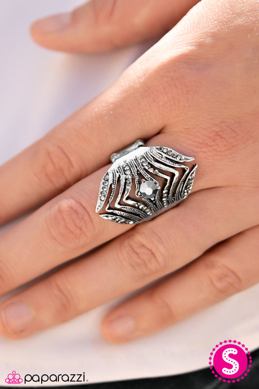 En Garde - Silver - Paparazzi ring