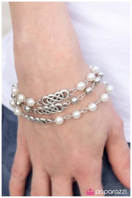 Ever Everlasting - white - Paparazzi bracelet