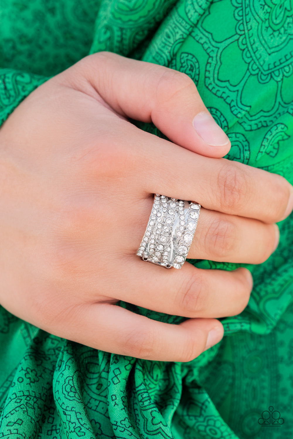 Exclusive Elegance - white - Paparazzi ring
