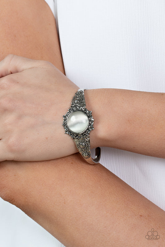 Extravagantly Enchanting - white - Paparazzi bracelet