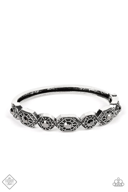 Eye-Opening Opulence - silver - Paparazzi bracelet