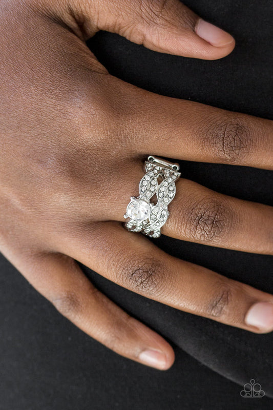 Fairytale Fabulous - white - Paparazzi ring