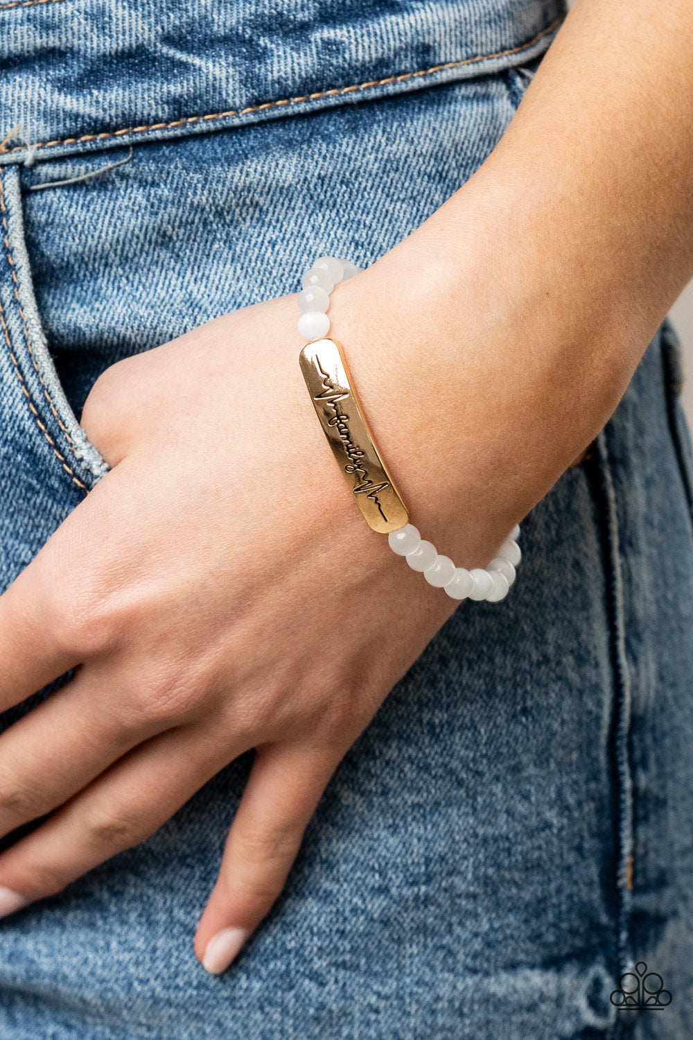 Family is Forever - gold - Paparazzi bracelet