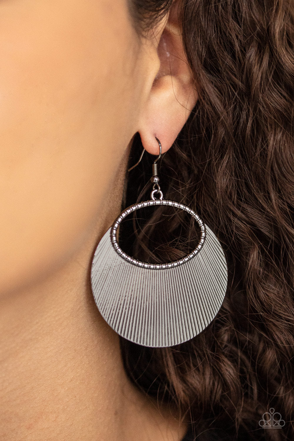 Fan Girl Glam - black - Paparazzi earrings