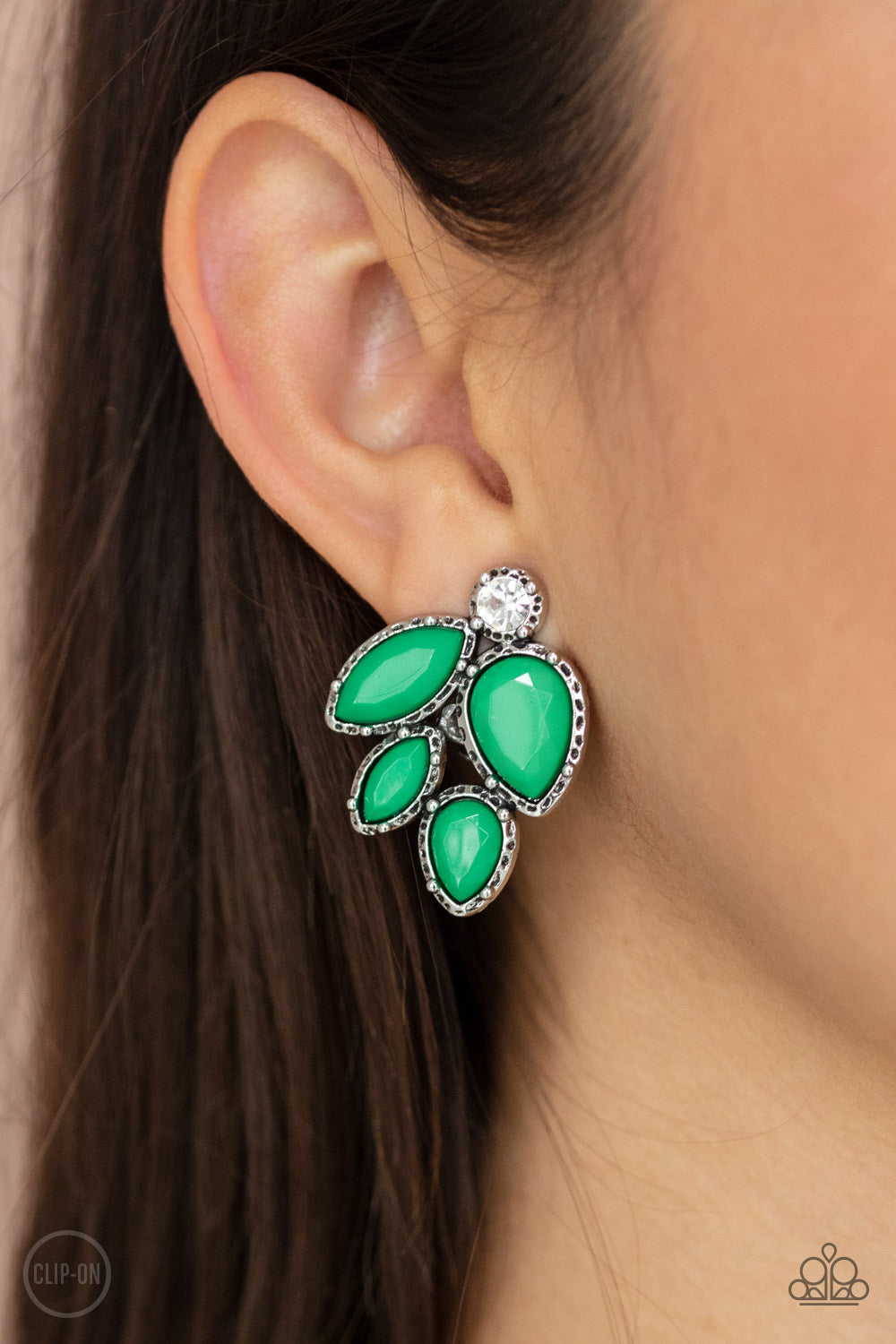 Fancy Foliage - green - Paparazzi CLIP ON earrings