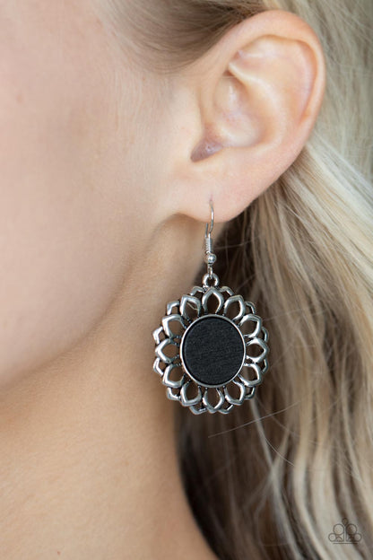 Farmhouse Fashionista - black - Paparazzi earrings