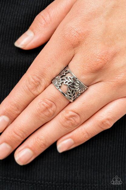 Farmhouse Foliage - silver - Paparazzi ring