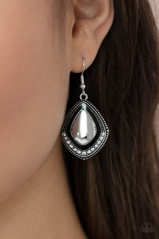 Fearlessly Feminine - black - Paparazzi earrings