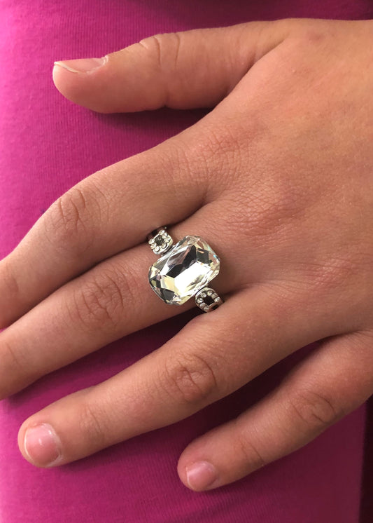 Feast Your Eyes - white - Paparazzi ring