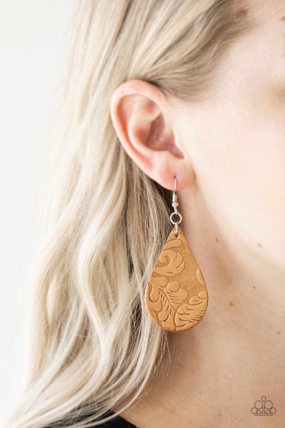 Feelin Groovy - brown - Paparazzi earrings