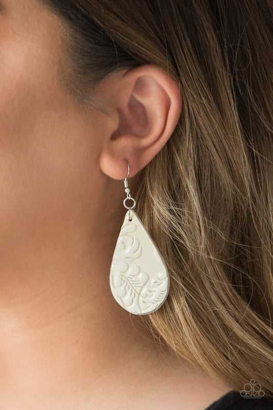 Feelin Groovy - white - Paparazzi earrings