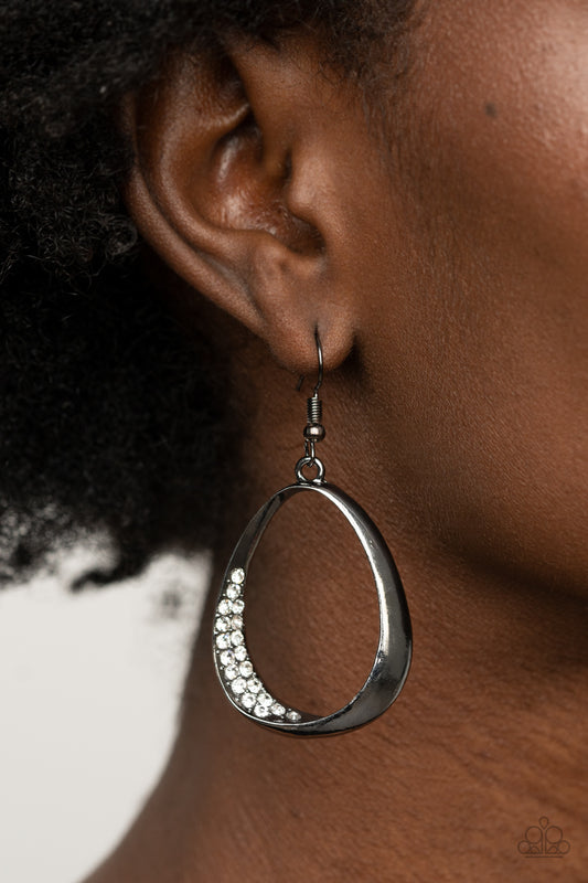 Fiercely Flauntable - black - Paparazzi earrings