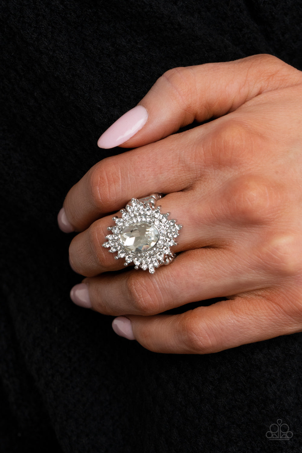 Five-Star Stunner - white - Paparazzi ring