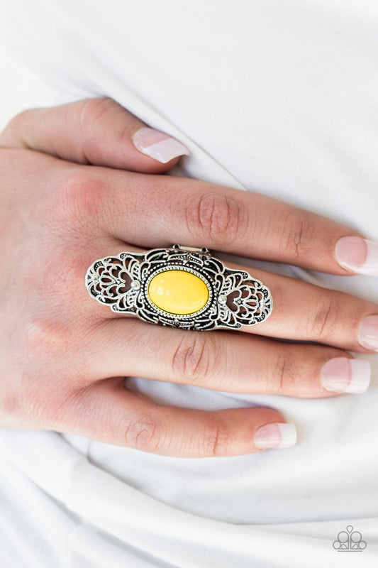 Flair for the Dramatic-yellow-Paparazzi ring
