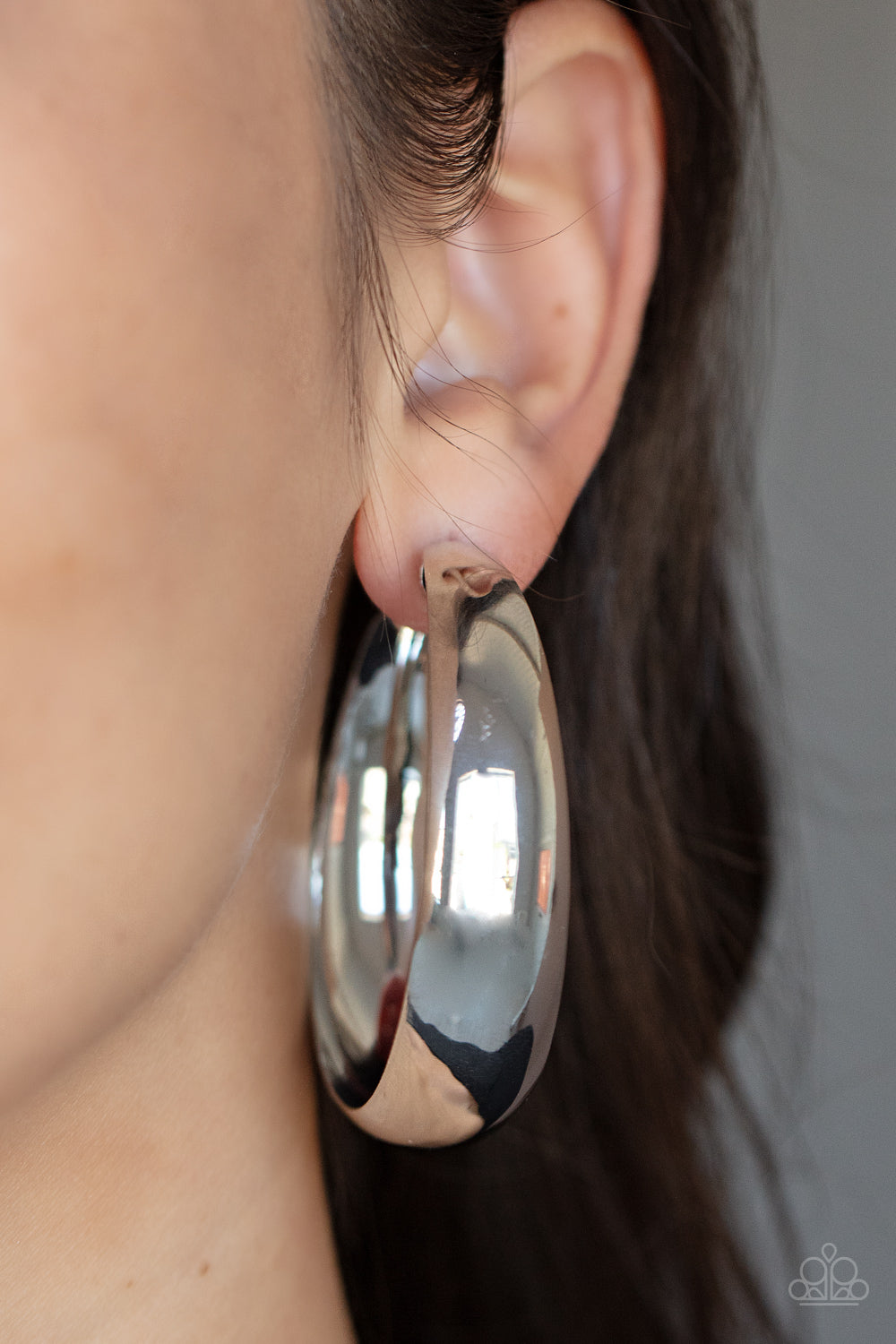 Flat Out Flawless - silver - Paparazzi earrings