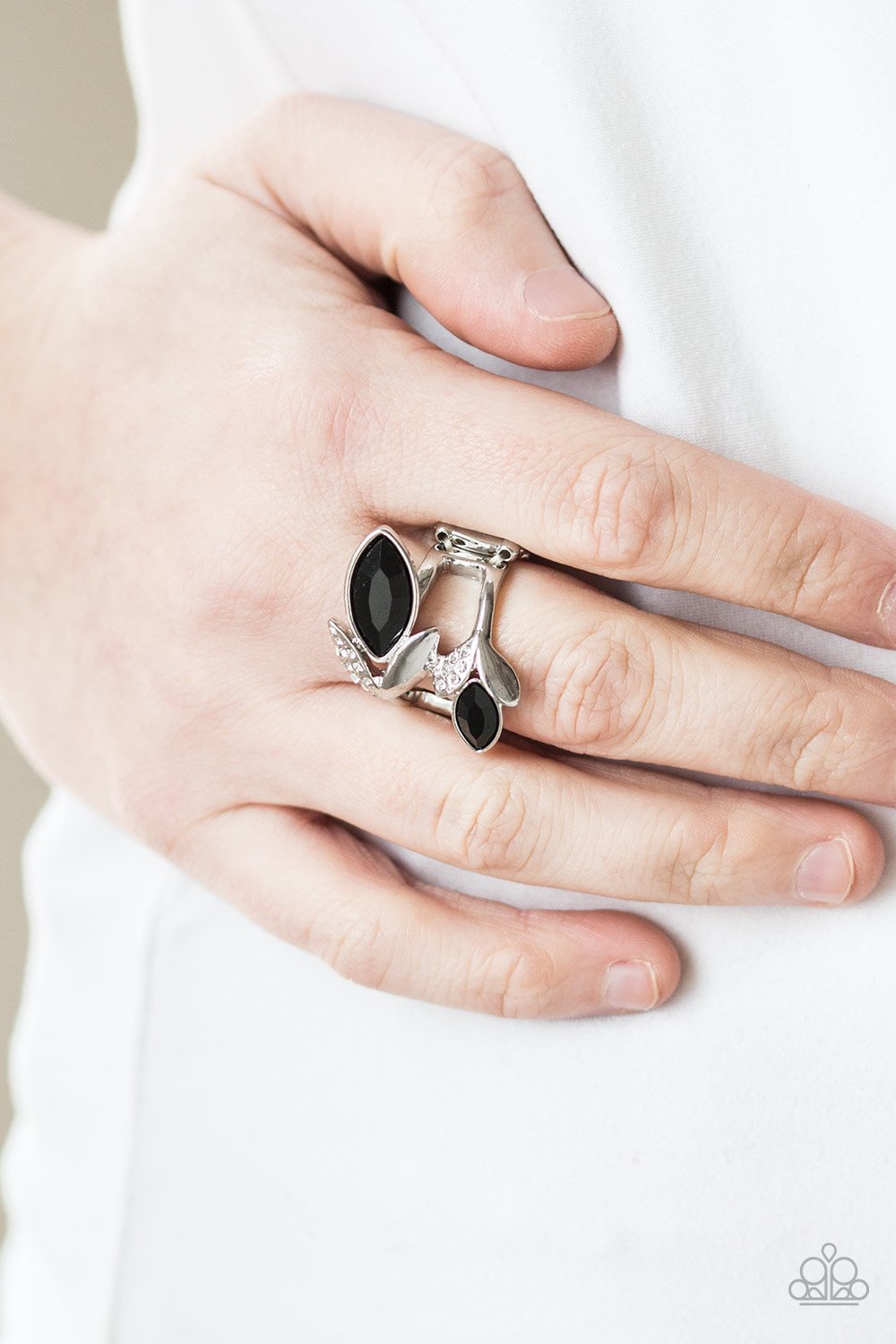 Flawless Foliage-black-Paparazzi ring
