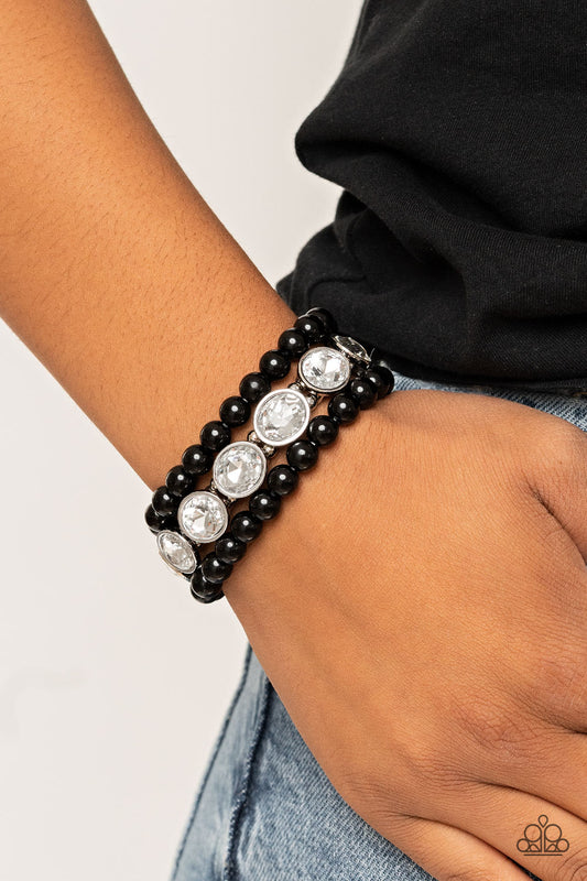 Flawlessy Flattering - black - Paparazzi bracelet