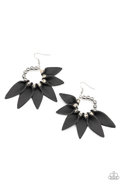 Flower Child Fever - black - Paparazzi earrings