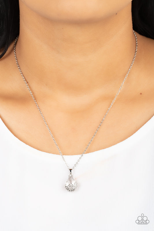 Flower Patch Fabulous - white - Paparazzi necklace