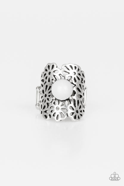 Flower Shower - white - Paparazzi ring