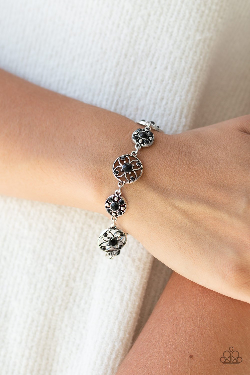 Flowery Fashion - black - Paparazzi bracelet