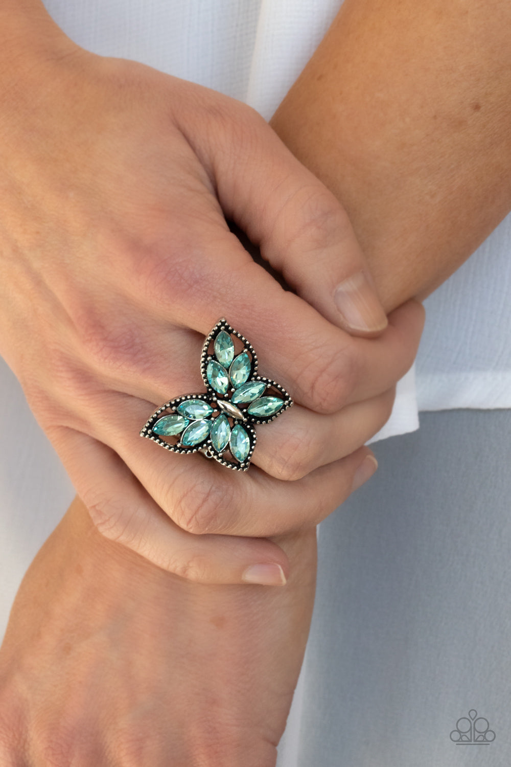 Fluttering Fashionista - blue - Paparazzi ring