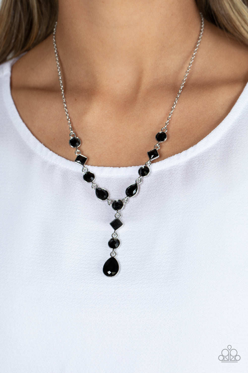 Forget the Crown - black - Paparazzi necklace