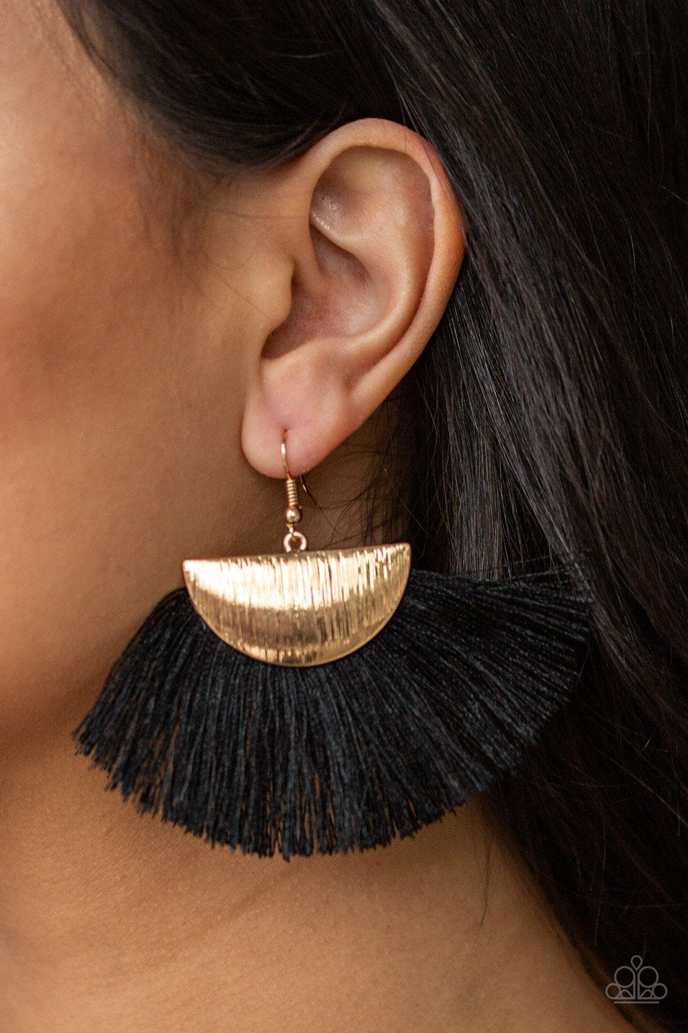 Fox Trap - black - Paparazzi earrings