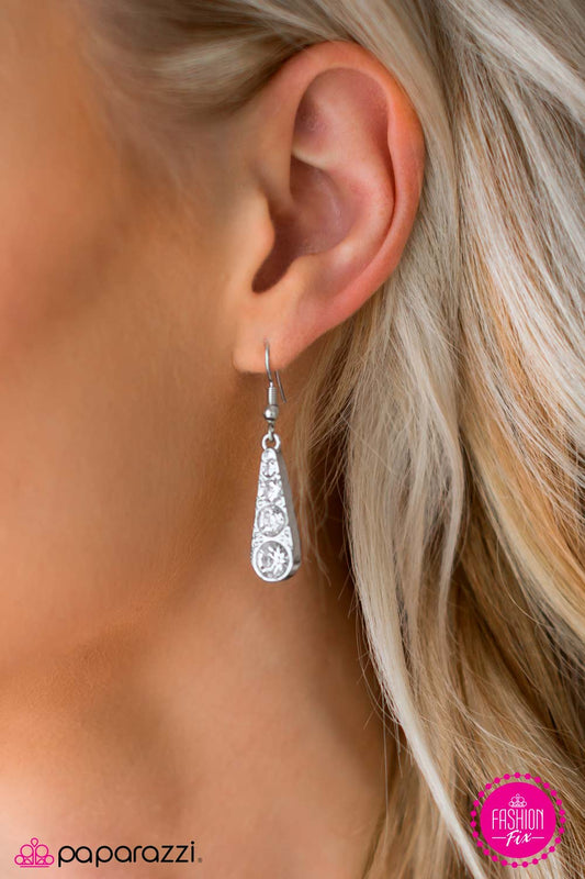 Friends In High Places - Paparazzi earrings