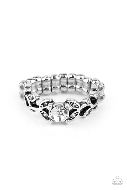 Frosted Flower Beds - white - Paparazzi ring