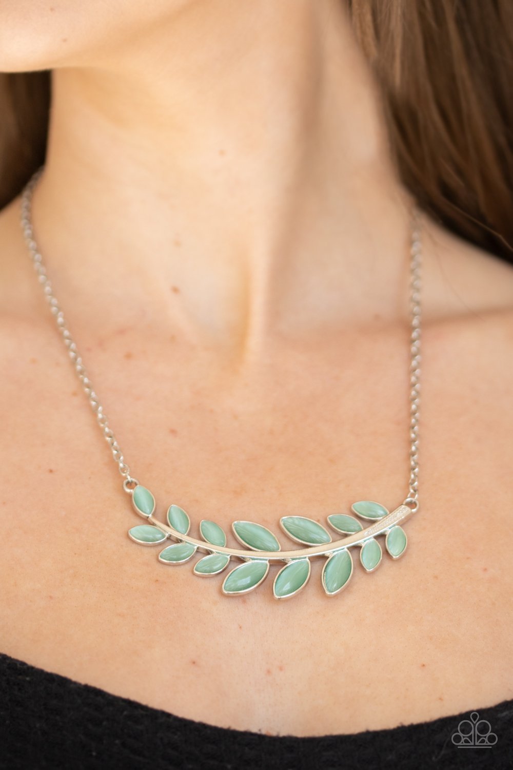 Frosted Foliage-green-Paparazzi necklace