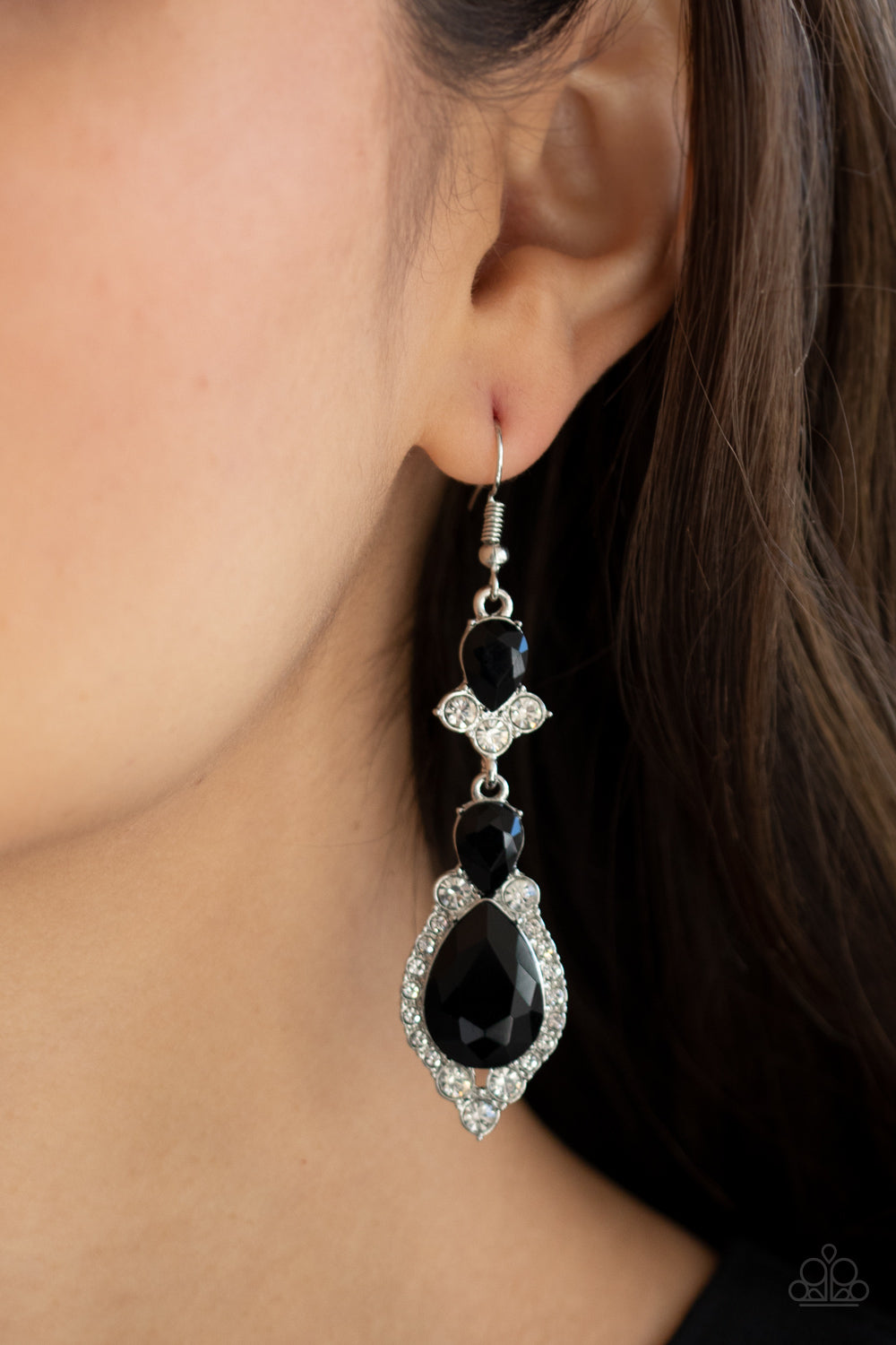 Fully Flauntable - black - Paparazzi earrings