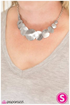 GLAM Artist - Paparazzi necklace