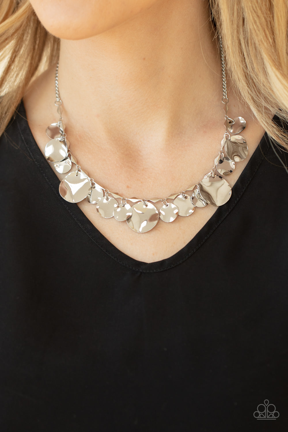 GLISTEN Closely - silver - Paparazzi necklace